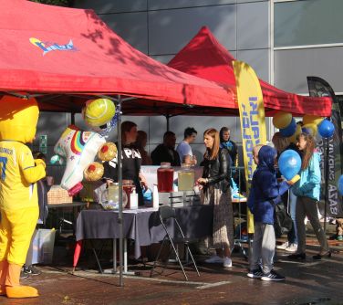 Stoisko promocyjne Miejskiego Ośrodka Sportu i Rekreacji.