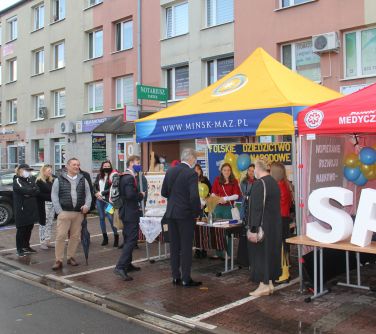 Stoiska promocyjne miejskich szkół.