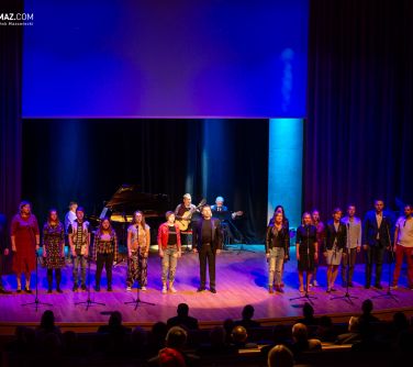Na scenie śpiewa chór Mińskiego Towarzystwa Muzycznego
