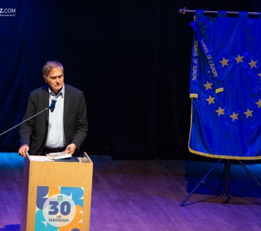 Przemawia Olgierd Łukaszewicz z fundacji My Obywatele Unii Europejskiej