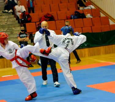 Zawodniczka MKS Taekwon-do podczas jednej z walk