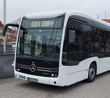 Elektryczny autobus na Starym Rynku