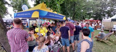 osoby uczestniczące w jarmarku