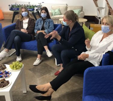 Rozmowa z młodzieżą podczas debaty zorganizowanej przez EUROPE DIRECT Mińsk Mazowiecki.