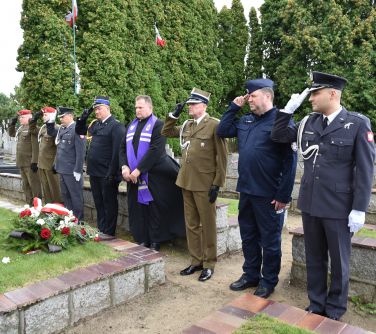 1 września przedstawiciele władz samorządowych, służb mundurowych i środowisk kombatanckich oddali hołd bohaterom i ofiarom...