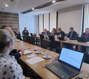 2 września burmistrz Marcin Jakubowski gościł w Urzędzie Miasta przedstawicieli PKP PLK S.A. oraz IDOM