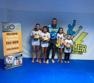 KW Grappler - foto grupowe zawodników i trenera