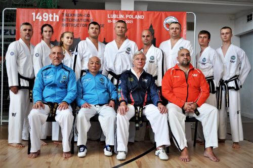 Członkowie Międzynarodowego Kursu Instruktorskiego (IIC) Taekwon-do