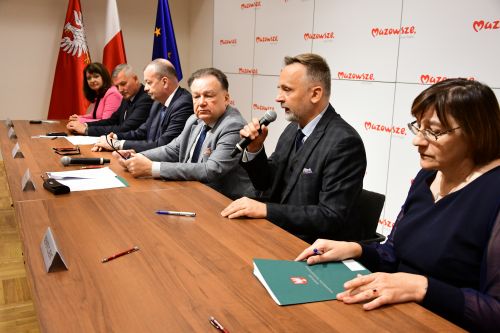 Na zdjęciu: Marszałek Województwa Mazowieckiego, Burmistrz Miasta Marcin Jakubowski, Skarbnik Miasta Grażyna Stachowicz