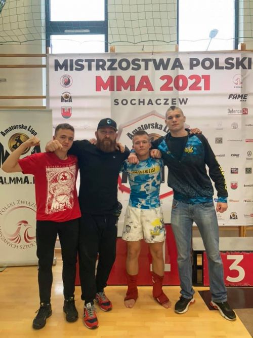 Zawodnicy i trener KW Grappler