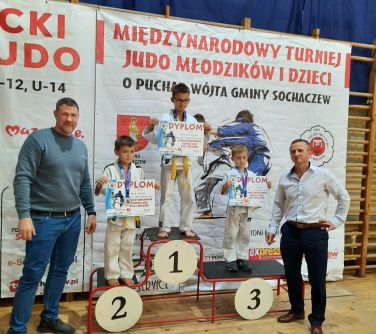 UKS Judo Kontra - zawodnicy na podium
