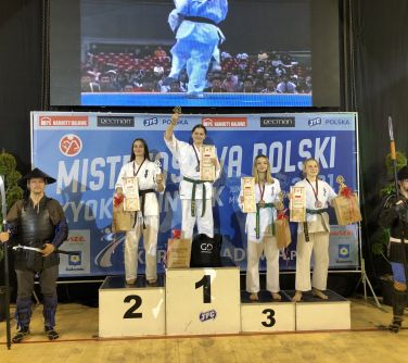Zawodniczki MKKK na podium