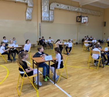 Drużynowy Konkurs Wiedzy o Mińsku Mazowieckim - na sali gimnastycznej