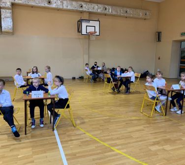 Drużynowy Konkurs Wiedzy o Mińsku Mazowieckimna - na sali gimnastycznej