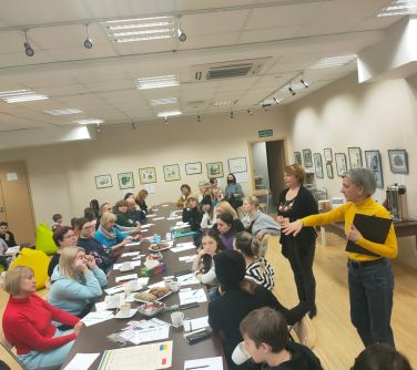 Spotkanie w bibliotece z grupą uchodźców z Ukrainy