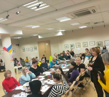 Spotkanie w bibliotece z grupą uchodźców z Ukrainy