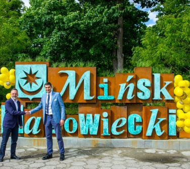 Forma rzeźbiarska z napisem Mińsk Mazowiecki