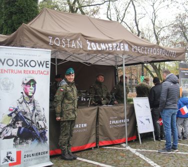 namiot promocyjny Wojskowego Centrum Rekrutacji