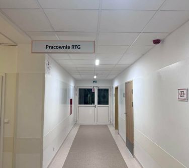 zdjęcie wyremontowanego korytarza szpitalnego