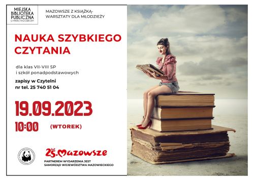 po prawej stronie kobieta siedzi na sterce dużych starych książek, trzyma małą książkę w ręku czyta, po lewej stronie...
