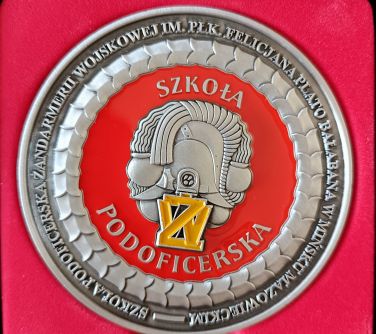 medal szkoły podpoficerskiej w czerownym etui