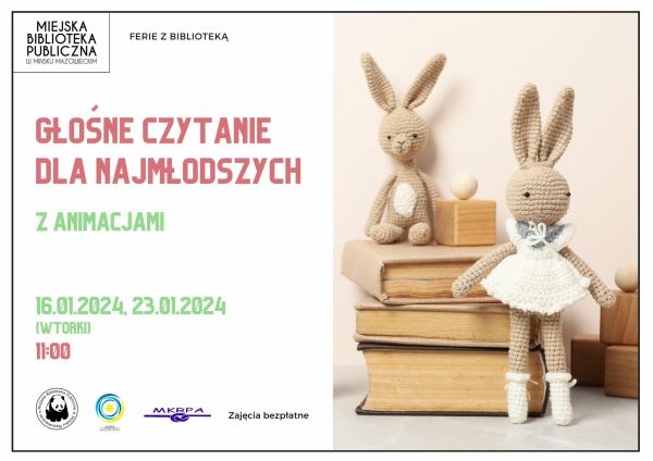 Po prawej dwa zrobione z włóczki króliczki. Króliczka stoi przed trzema ułożonymi książkami. Króliczek siedzi na książkach...