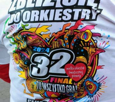 Tył białej koszulki z 32. finału WOŚP