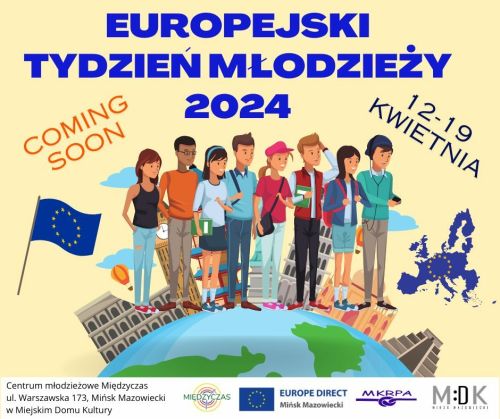 Na żółtym tle rysunek ośmiu osób, podróżników którzy stoją na globie obok budynków.