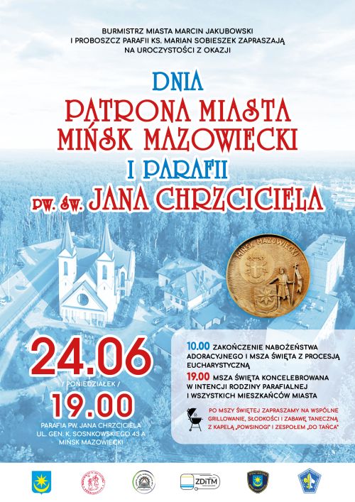 Widok z lotu ptaka na parafię i okoliczne domy i las. Emblemat, naokoło infomacje