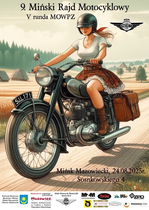 Młoda kobieta w kasku, białej bluzce i kwiecistej spódnicy jedzie klasycznym motocyklem przez wiejski krajobraz z polami,...