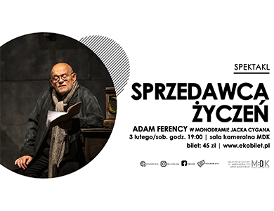 Po lewej w kole łysy mężczyzna w okularach i szaliku przewieszonym na szyi czyta książkę