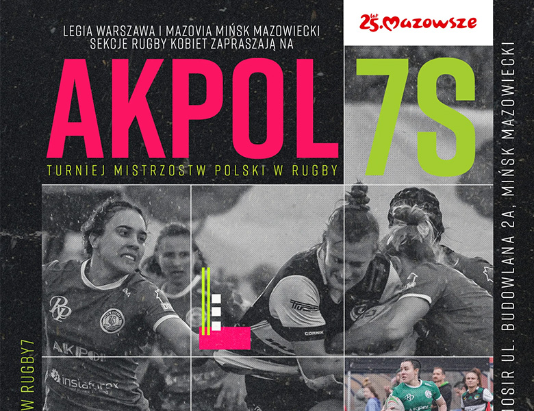 Czarno białe zdjęcie kobiet grających w rugby. Prubują odebrać sobie piłkę. Kolorowe napisy na górze.