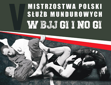 Od góry na ciemnym zielonym tle inforamcje. Poniżej szare zdjęcie osób walczących