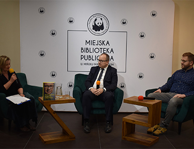 Relacja ze spotkania autorskiego  z prof. Adamem Bodnarem i Bartoszem Bartosikiem