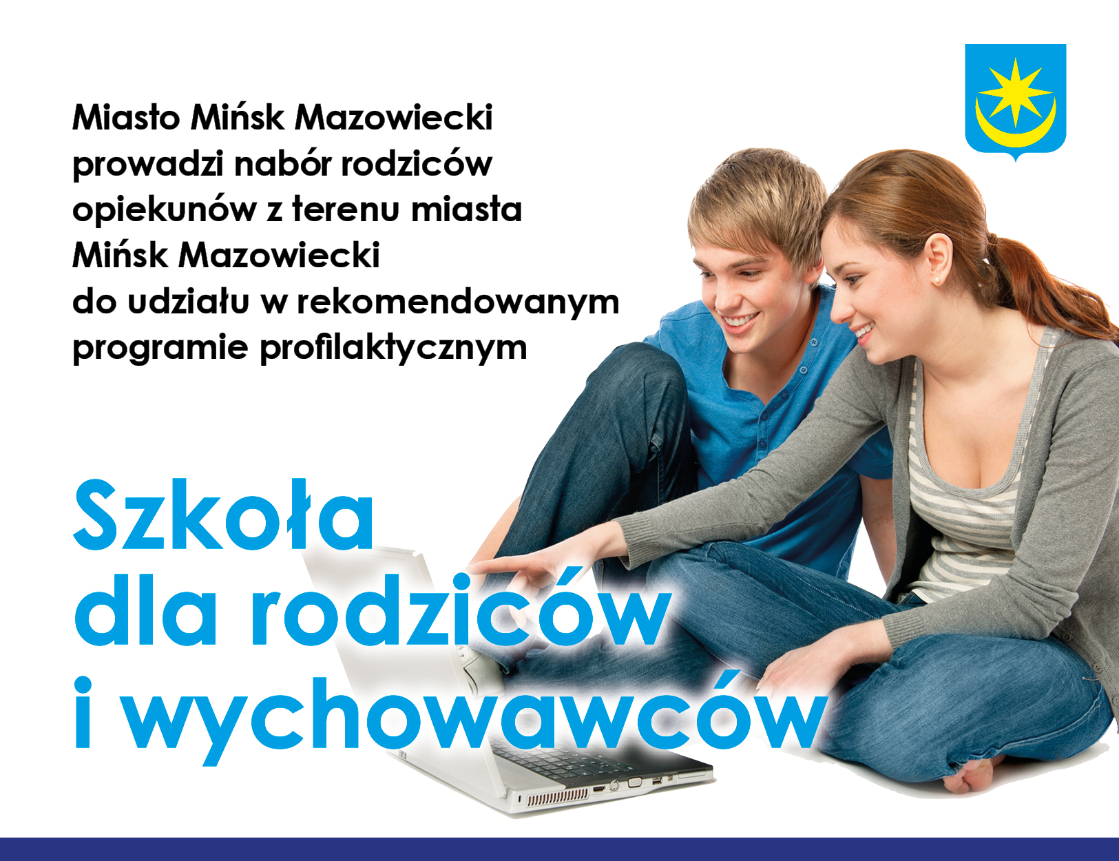 Na białym tle po lewej informacje. Po prawej chłopak i dziewczyna siedzą i patrzą na ekran laptopa.