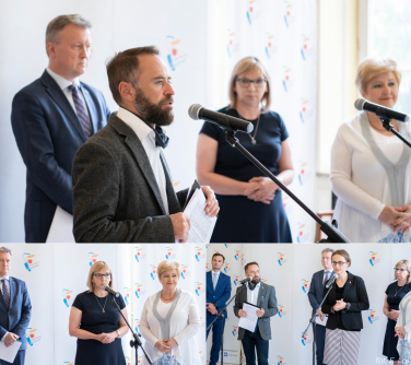 kolaż zdjęć z briefingu prasowego