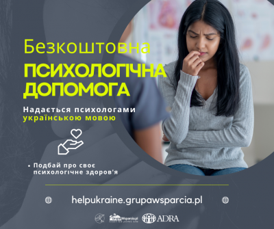 plakat z informacjami po lewej stronie o pomocy bezpłatnej dla uchodźców, po prawej smutna/ zastanawiająca się kobieta